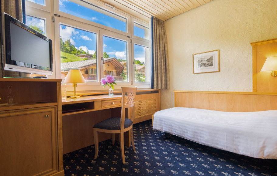 <p>Modern single rooms for a restful sleep.&nbsp;<br>On the north side or south facing with a balcony and a view of the Eiger North Face.&nbsp;</p>