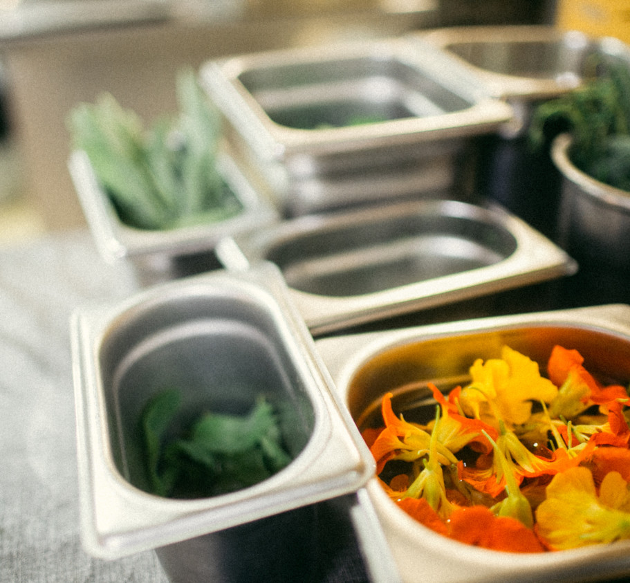 <p>The traditional restaurant, with its "Stübli" and boulevard terrace on the village square in the heart of Grindelwald, invites you to relax and enjoy good swiss food.</p><p>Our restaurant offers a brasserie-style cuisine, featuring authentic Swiss classics and international specialties.<br>We focus on pure, honest flavors – always fresh and full of taste.</p><p>We look forward to delighting you with our culinary delights.</p>